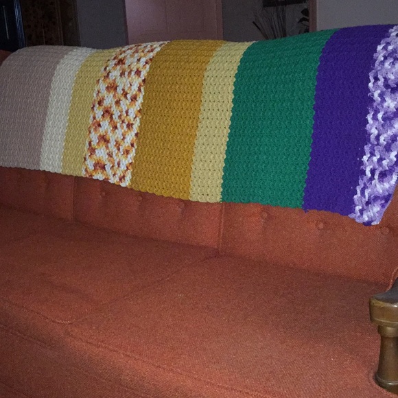 Adult Shell Pattern Crochet Blanket - Picture 1 of 5